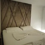 Hotel Artist *