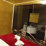 Hotel Artist *