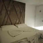Hotel Artist *