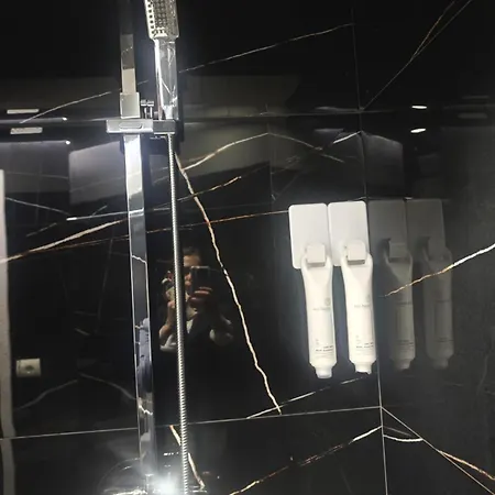 Artist * تيرانا