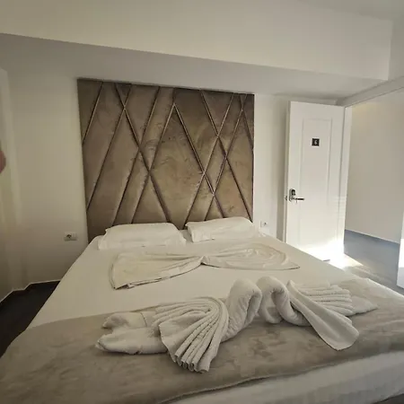 Hotel Artist *