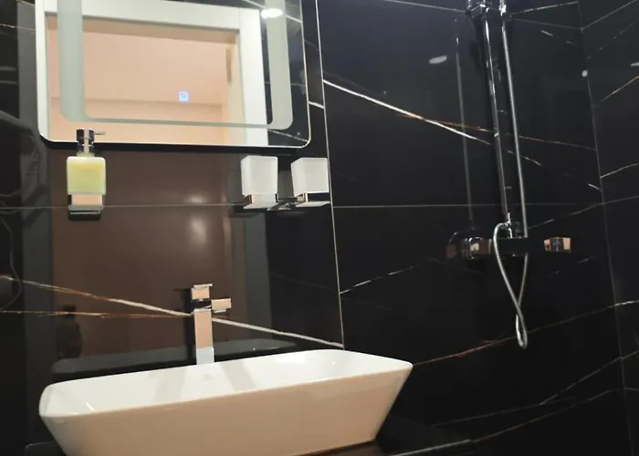 Artist * Τίρανα